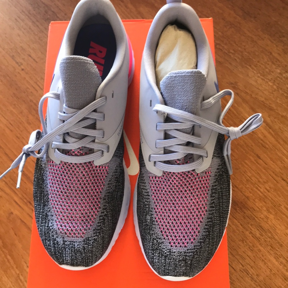 NIB Women’s Nike Odyssey React 2 Flyknit - Picture 2 of 4